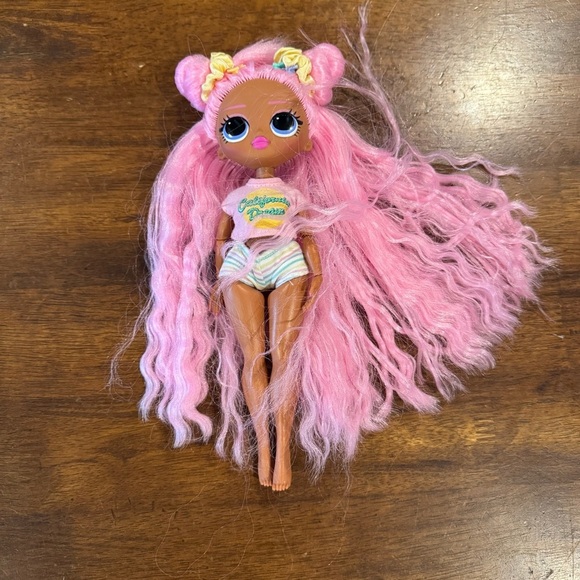 L.O.L. Surprise! OMG Series Sunshine Gurl and Skatepark Q.T Dolls - Picture 3 of 4